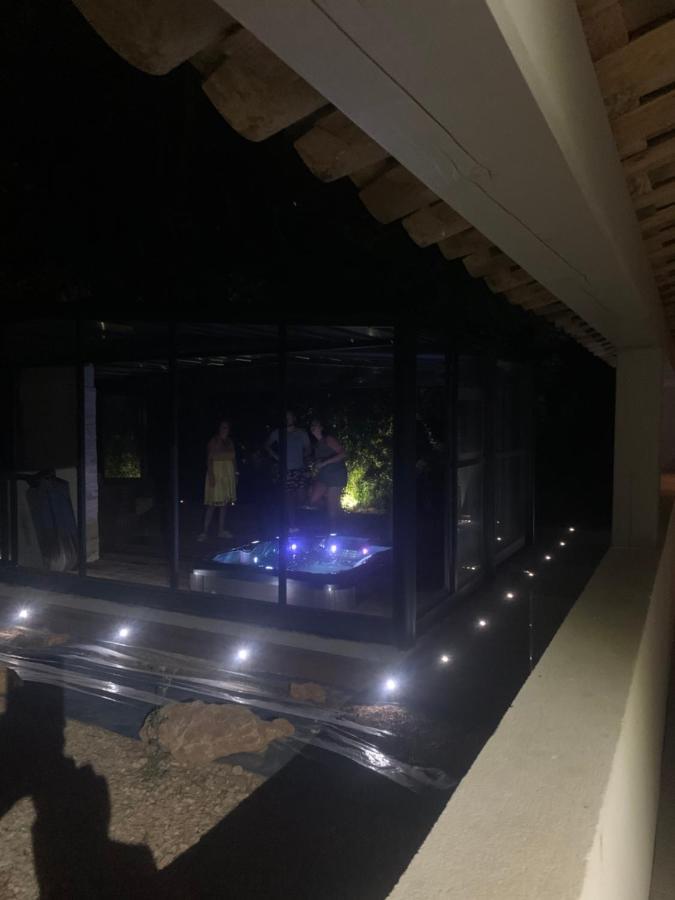 Alojamento de Acomodação e Pequeno-almoço Sous Les Oliviers - Jacuzzi - De Standing Tout-equipes