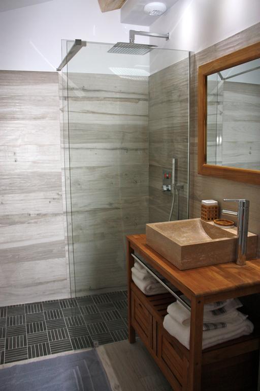 Sous Les Oliviers - Jacuzzi - De Standing Tout-equipes Bed & Breakfast 5*